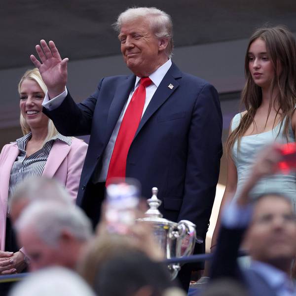 Donald Trump lacht, obwohl er im Arthur-Ashe-Stadion ausgebuht wurde.