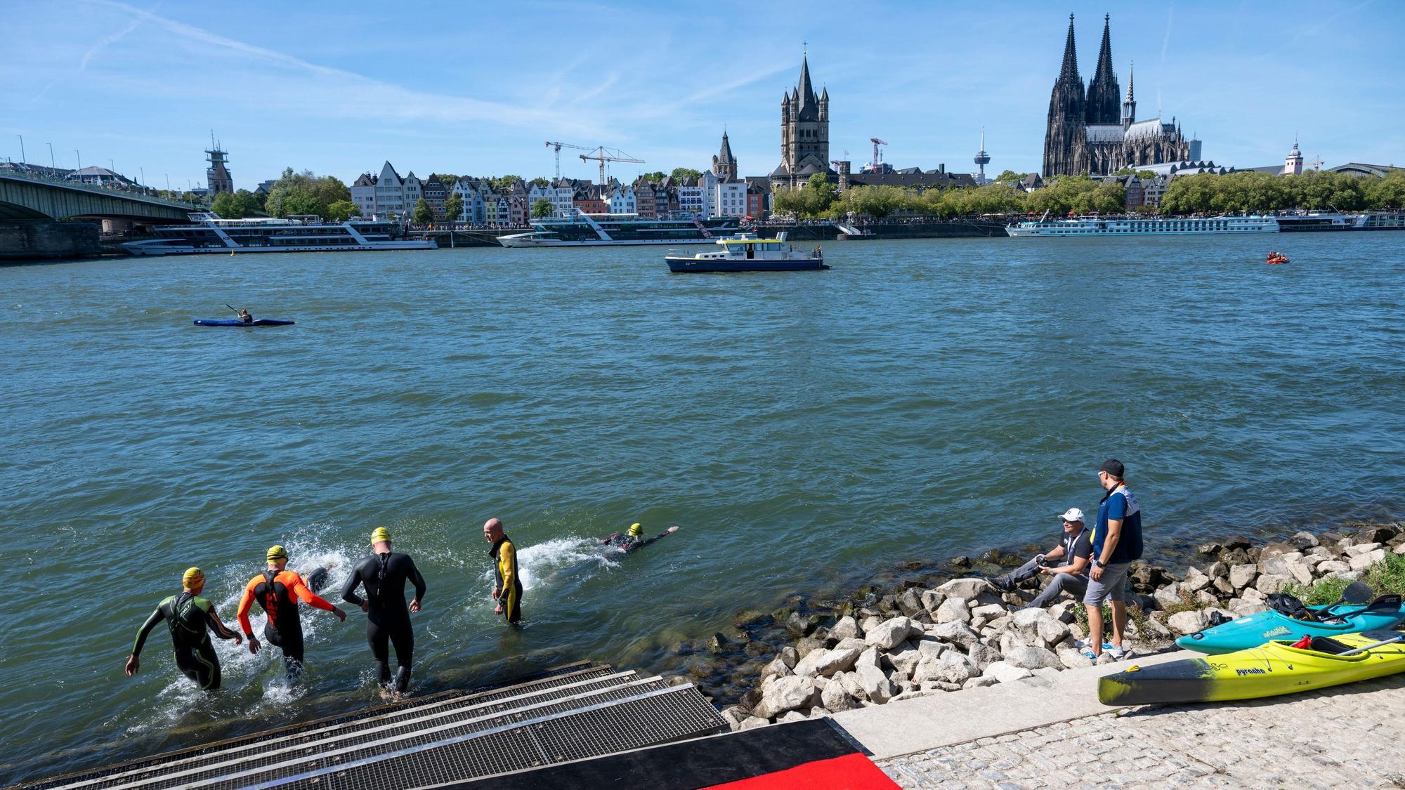 07.09.2025, Köln: Schwimmer beim Triathlon. Foto: Uwe Weiser