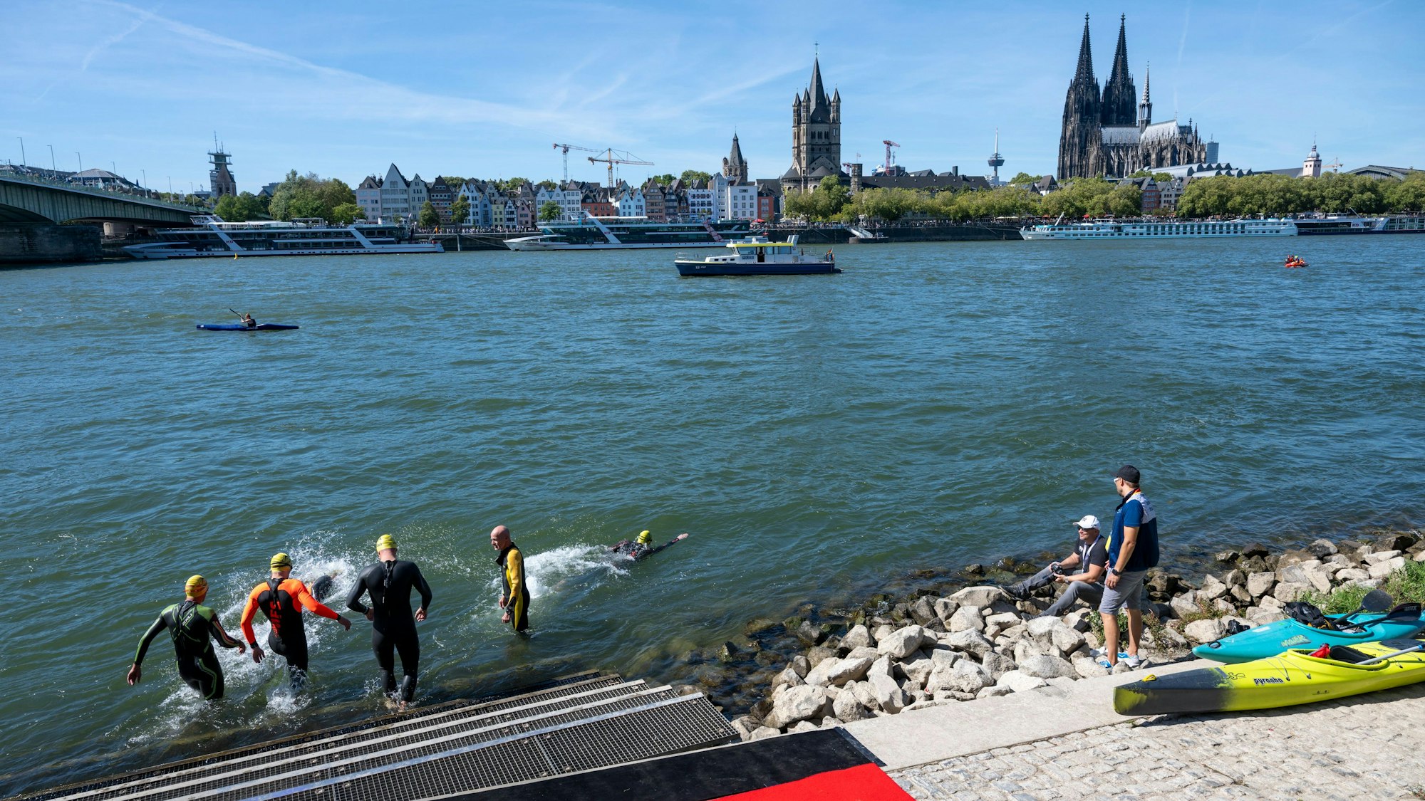07.09.2025, Köln: Schwimmer beim Triathlon. Foto: Uwe Weiser