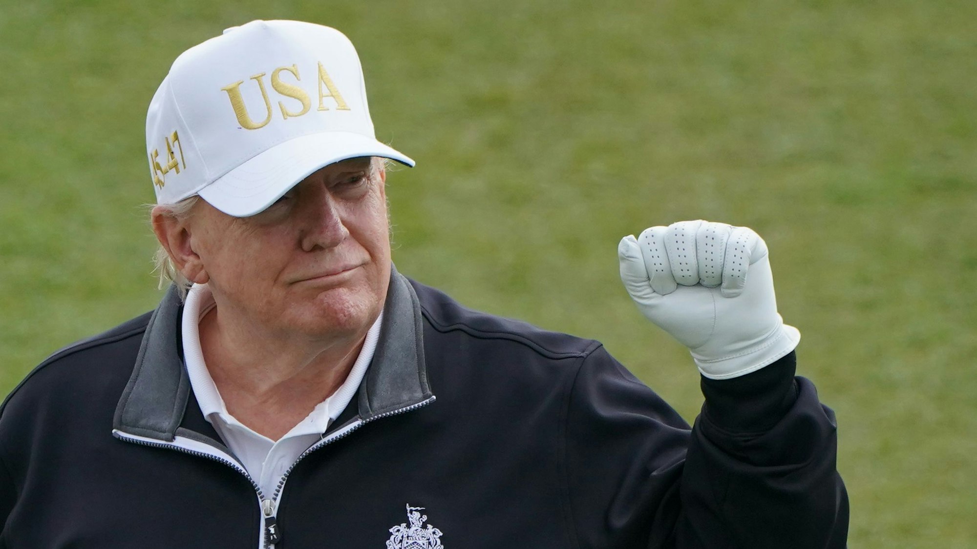 ARCHIV - 29.07.2025, Großbritannien, Balmedie: US-Präsident Donald Trump nimmt an der Eröffnung des Trump International Golf Links teil, dem neuen Golfplatz des Präsidenten auf dem Menie Estate. (zu dpa: «Harald Schmidt hält Trump für «genialen Entertainer»») Foto: Jane Barlow/PA Wire/dpa +++ dpa-Bildfunk +++