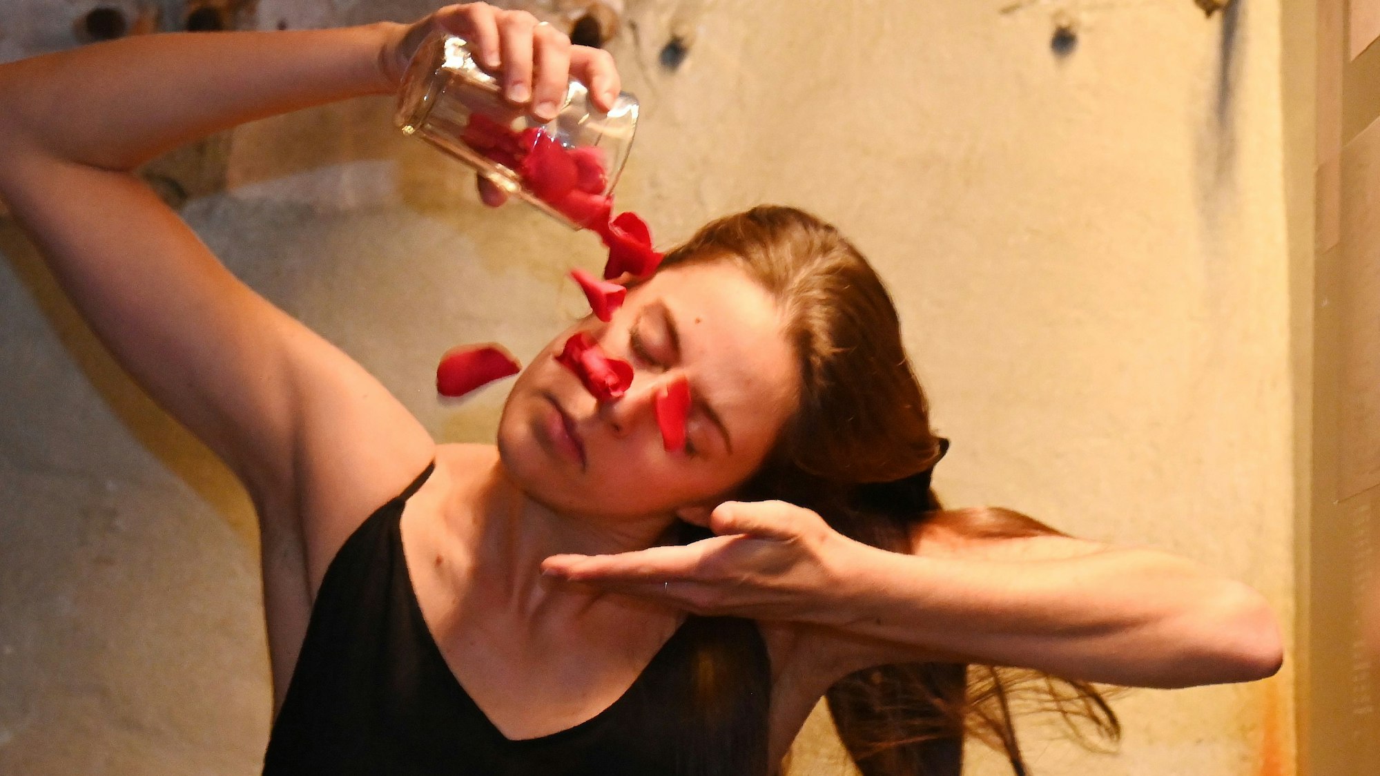 Perfomance „Die Schreie der Wände“ im NS-DOK