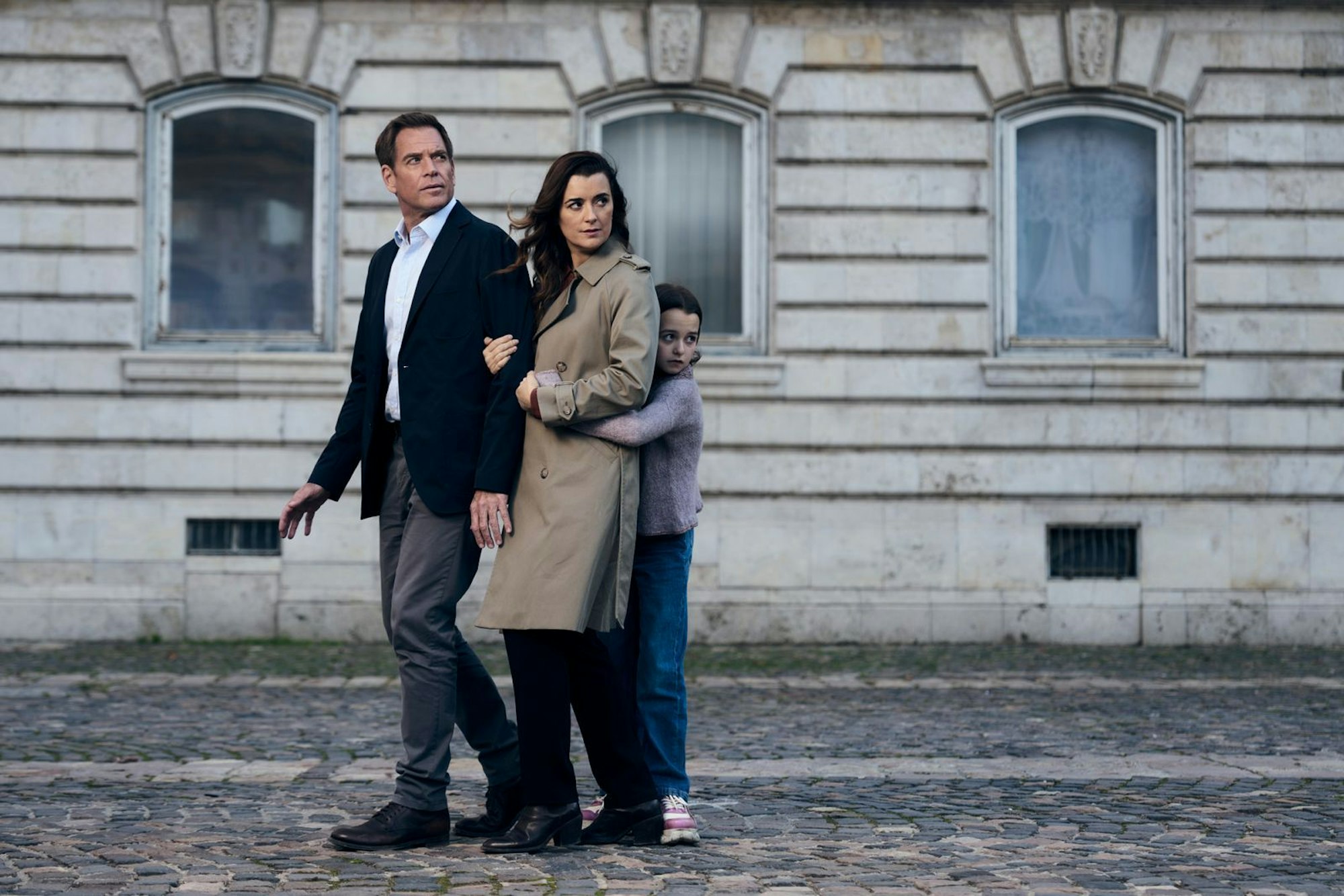 Cote de Pablo und Michael Weatherly spielen die Hauptrollen im Krimiserien-Spin-off „NCIS: Tony & Ziva“. (Bild: Paramount+ / Jason Bell)