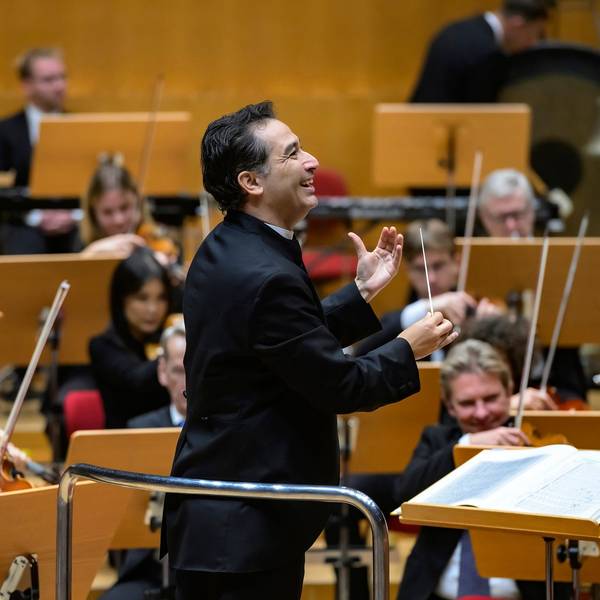 Der Kölner Generalmusikdirektor (GMD) und Roth-Nachfolger Andrés Orozco-Estrada.