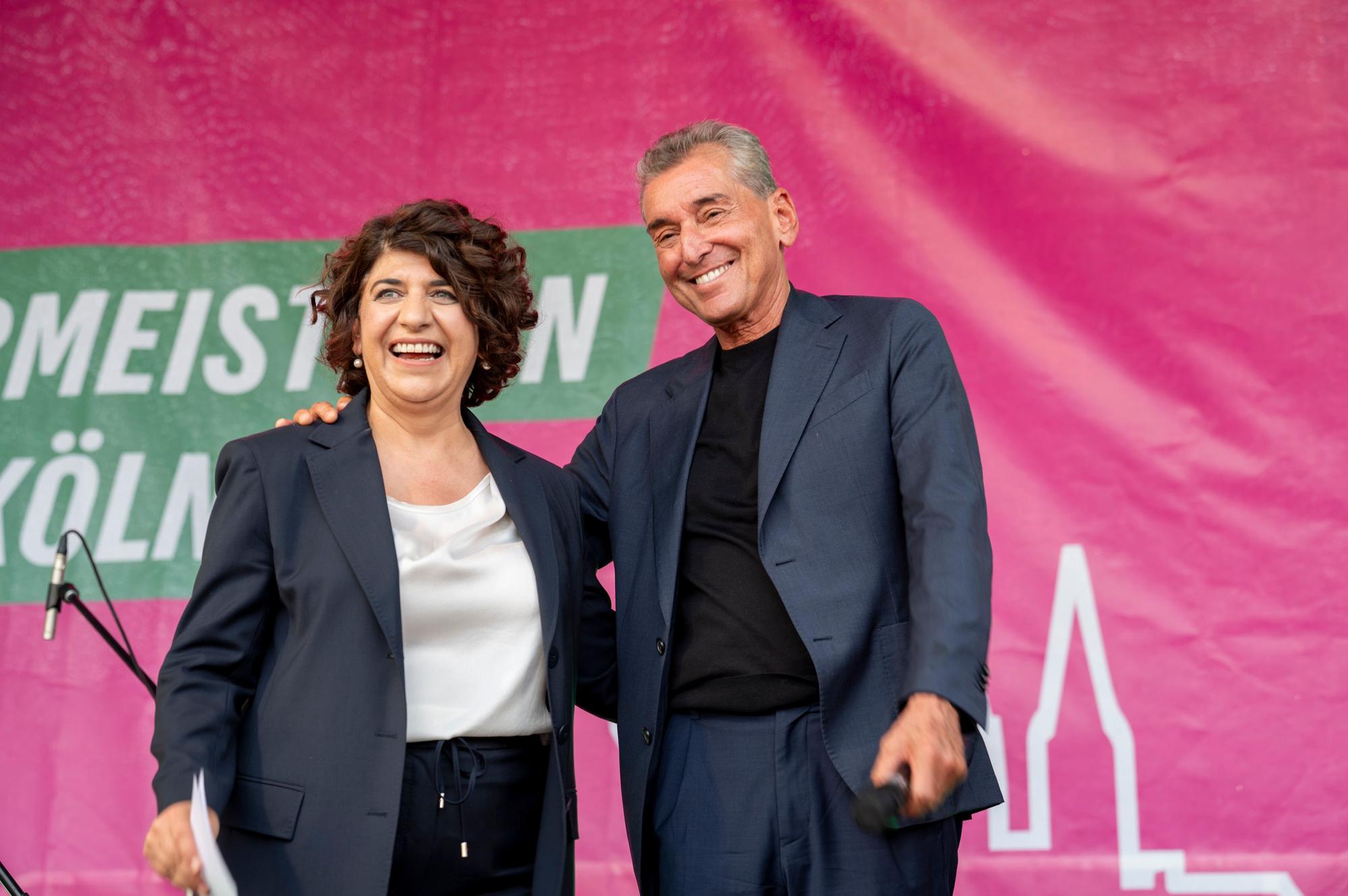 06.09.2025, Köln: Dr. Michel Friedmann. Berivan Aymaz, Kandidatin der Partei Bündnis 90/Die Grünen, bei ihrem Wahlkampfhöhepunkt unter dem Motto "Musik – Kultur – Politik. Für die Stadt mit Herz" auf dem Neptunplatz. Foto: Uwe Weiser