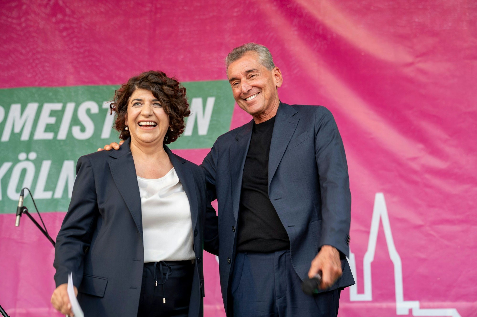 06.09.2025, Köln: Dr. Michel Friedmann. Berivan Aymaz, Kandidatin der Partei Bündnis 90/Die Grünen, bei ihrem Wahlkampfhöhepunkt unter dem Motto "Musik – Kultur – Politik. Für die Stadt mit Herz" auf dem Neptunplatz. Foto: Uwe Weiser