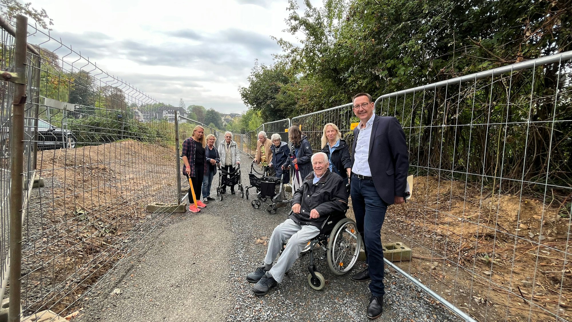 Gruppenbild mit Bürgermeister: