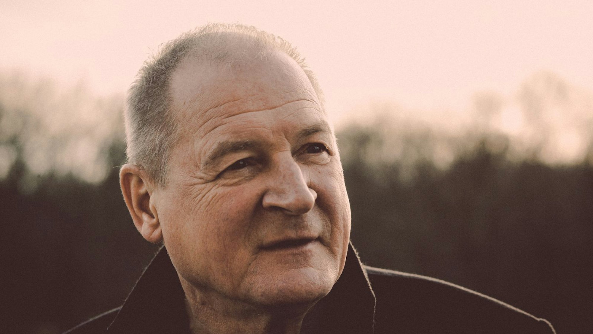 Burghart Klaußner, 75, gilt als einer der bedeutendsten Bühnen- und Filmschauspieler deutscher Zunge. Er kam 1949 in Westberlin zur Welt - und erlebte das bedeutende erste Treffen zwischen Adenauer und de Gaule bewusst mit. Was können wir heute von dieser Sternstunde der Diplomatie lernen? (Bild: Max Parovsky)