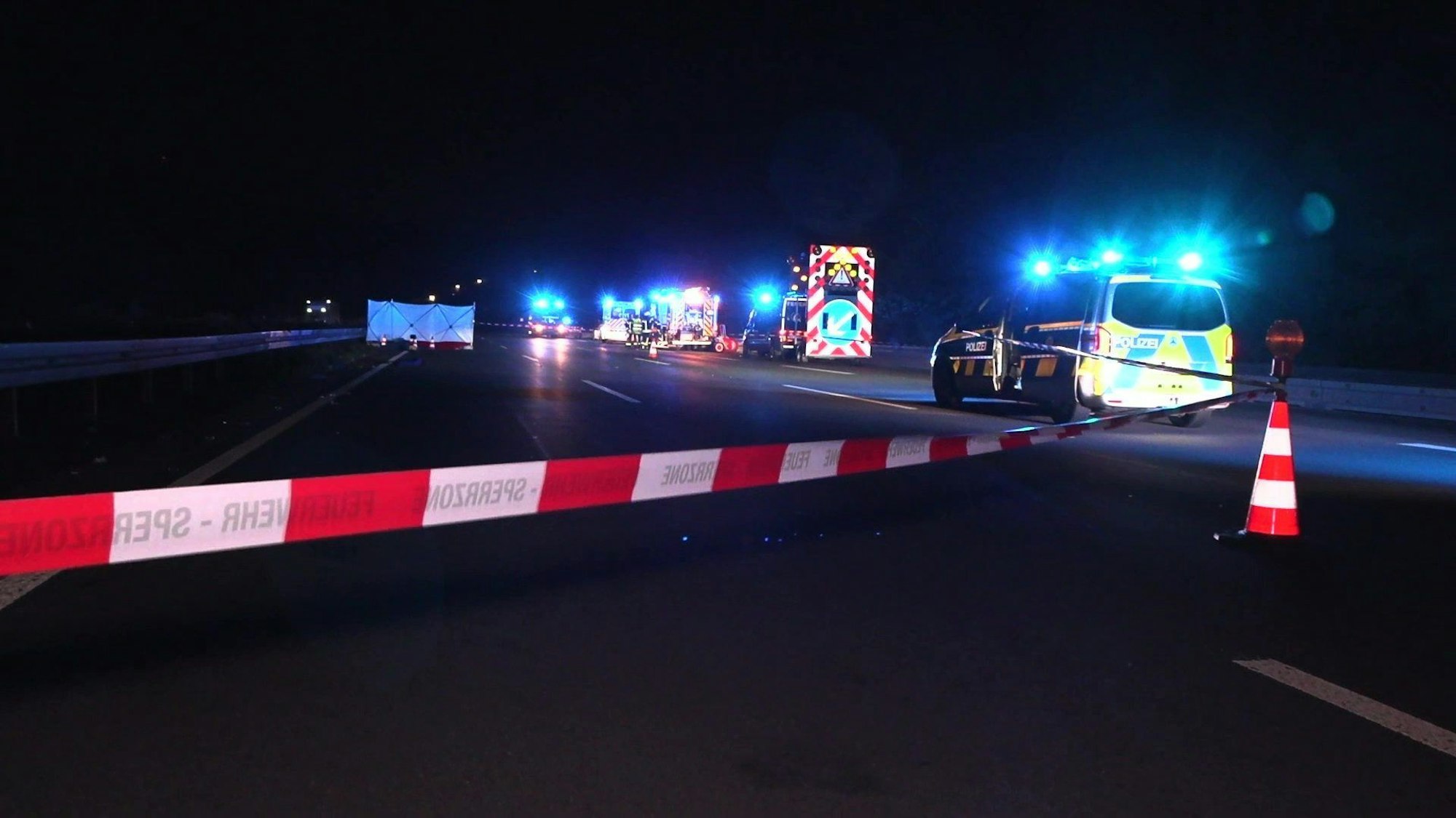 Auf der A3 bei Frankfurt hat es einen tödlichen Unfall gegeben. (Symbolbild)