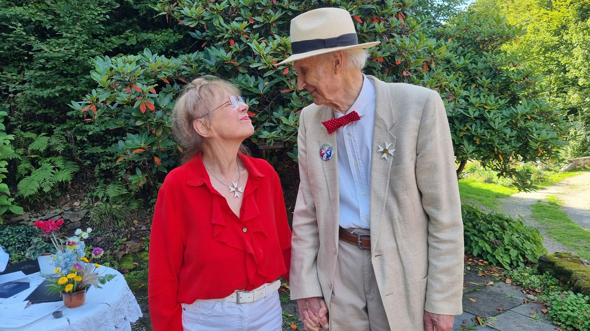 Wicze Braun und Wolfgang Brudes sind mit dem Landesverdienstorden ausgezeichnet worden.