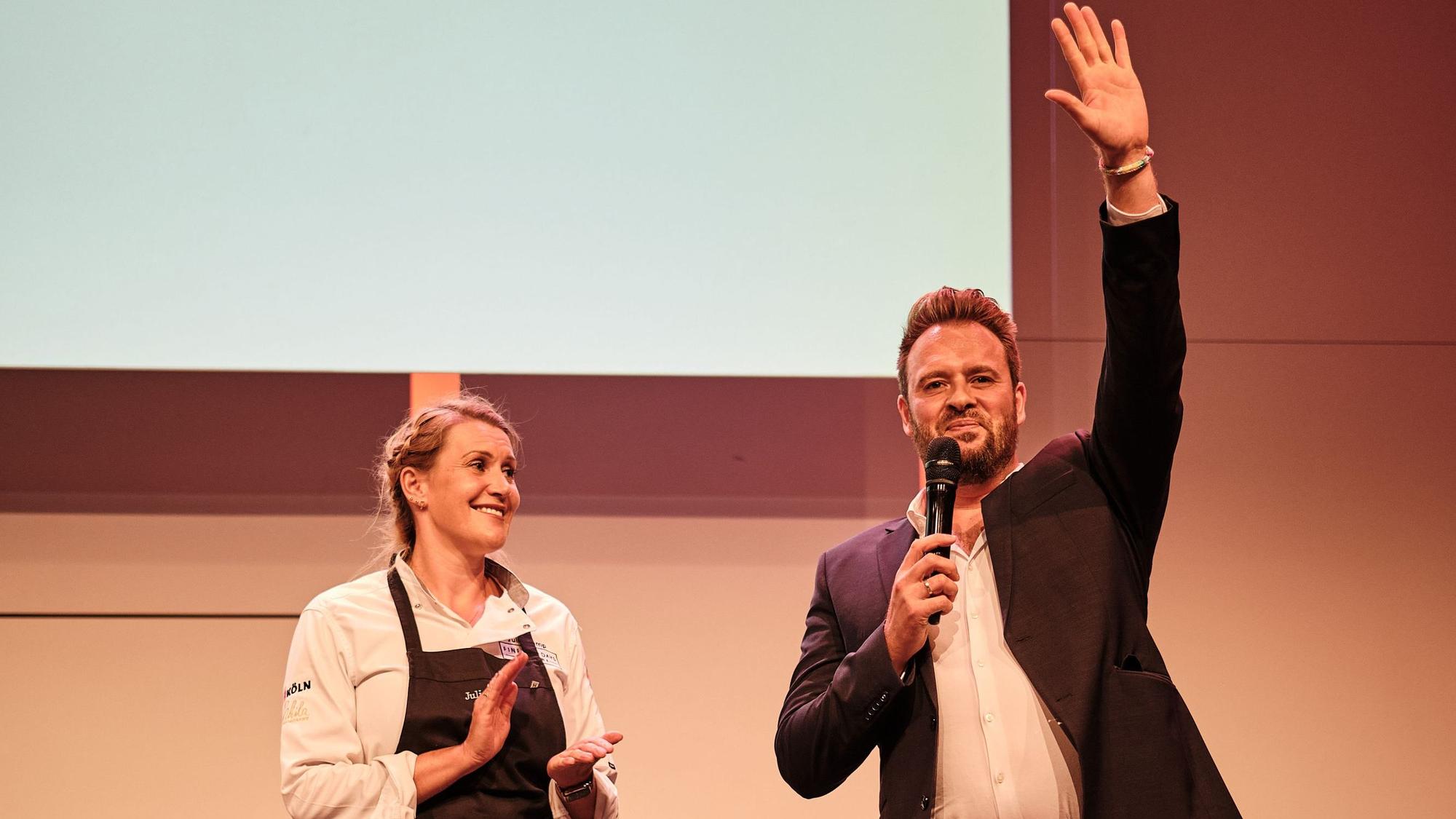 Julia Komp und Preisträger Mirko Gaul bei dem Finale der Fine Food Days Cologne