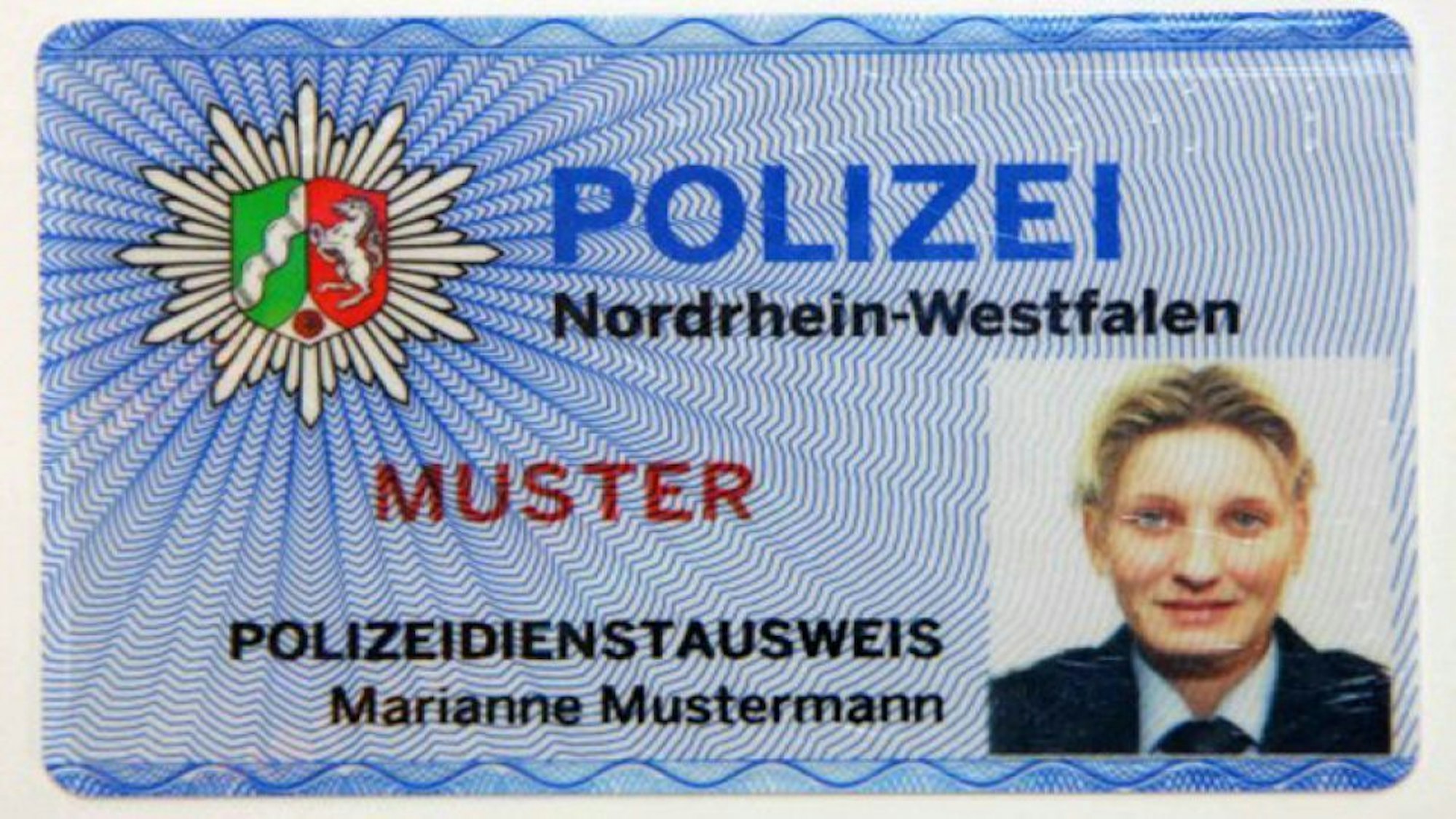 Die Vorderseite des offiziellen Dienstausweises der Polizei NRW