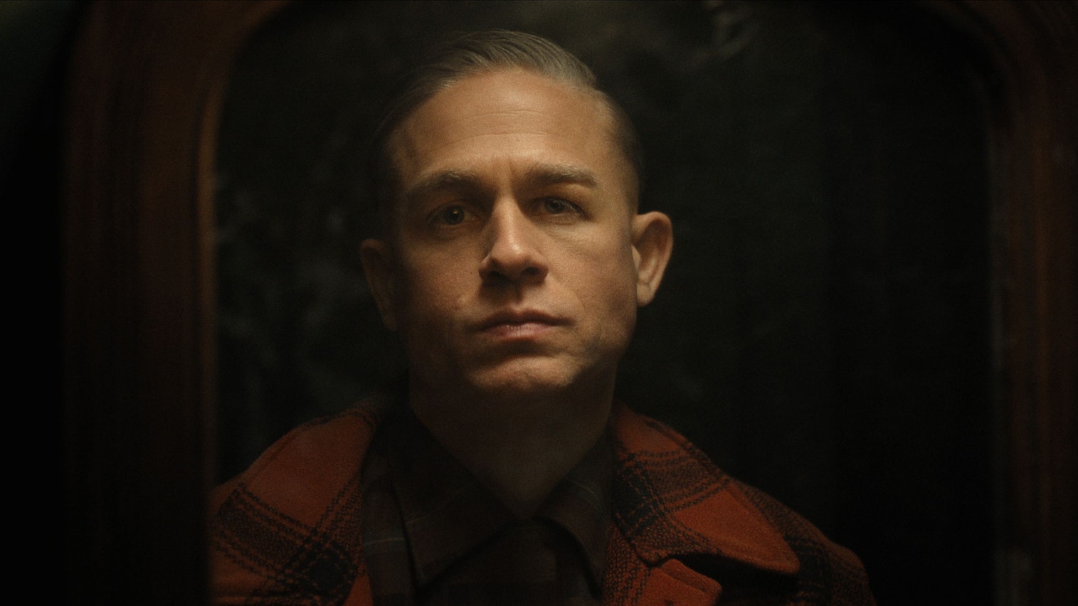 Charlie Hunnam spielt Ed Gein in der dritten Staffel von „Monster“.