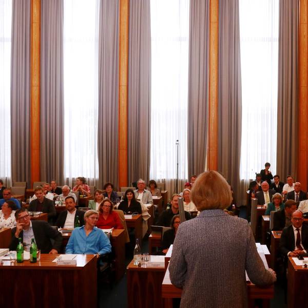 Henriette Reker hält ihre letzte Ratssitzung vor der Kommunalwahl.