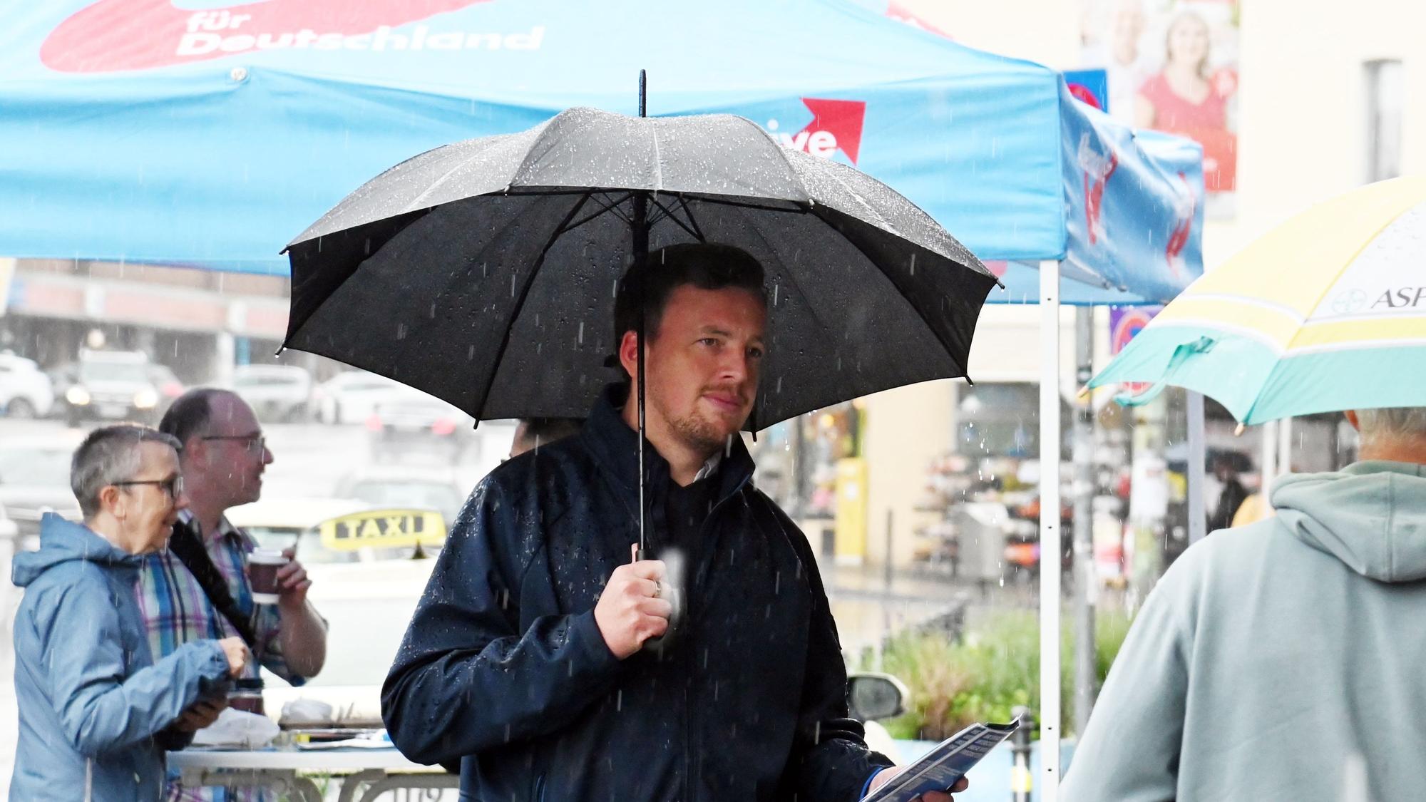 Der Wahlkampfstand von AfD-OB-Kandidat Matthias Büschges in Porz.