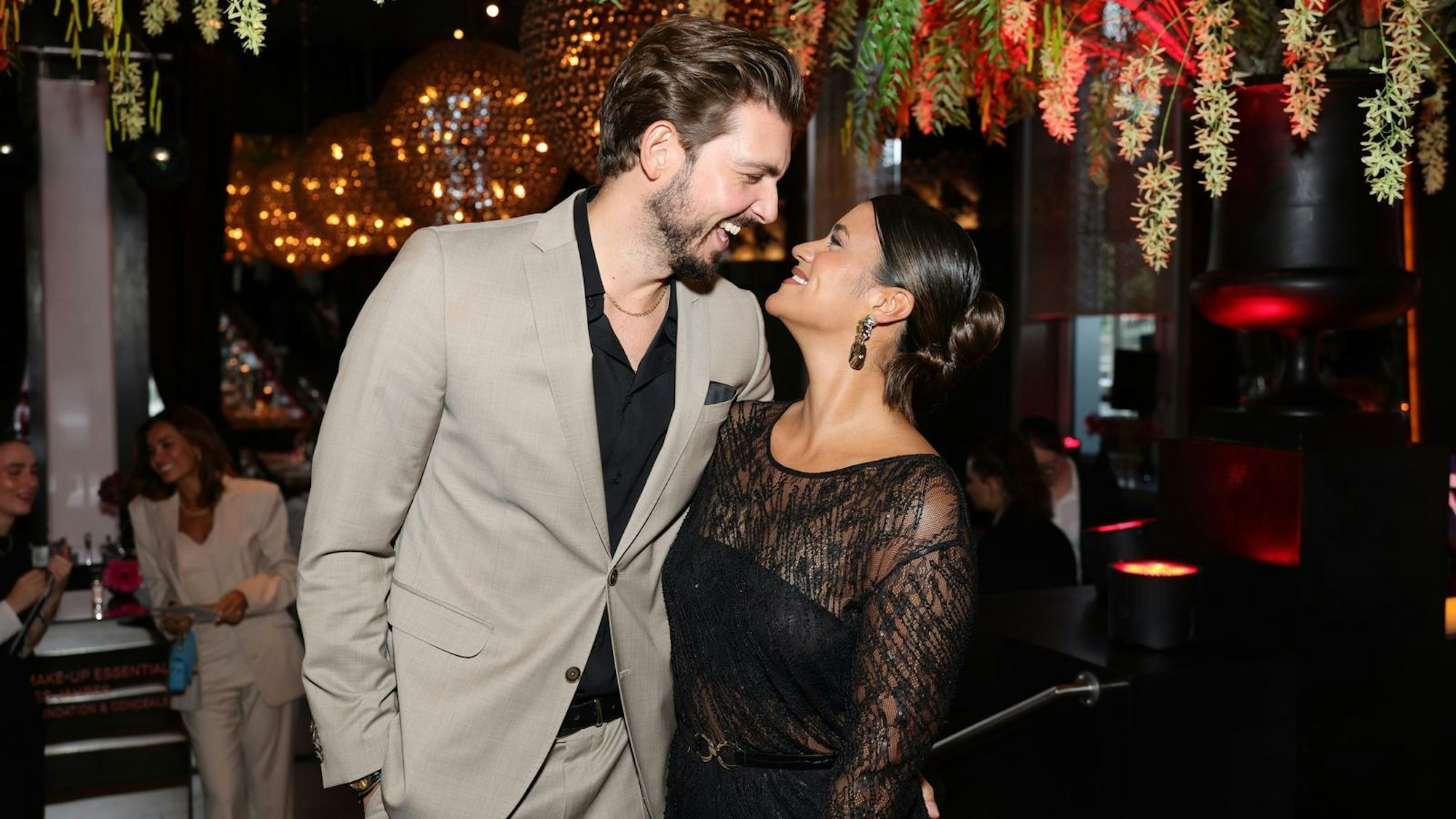 SAT.1-Moderator Chris Wackert hat verraten, dass seine Frau Stephanie Brungs mehr verdient als er. (Bild: 2024 Getty Images/Andreas Rentz)