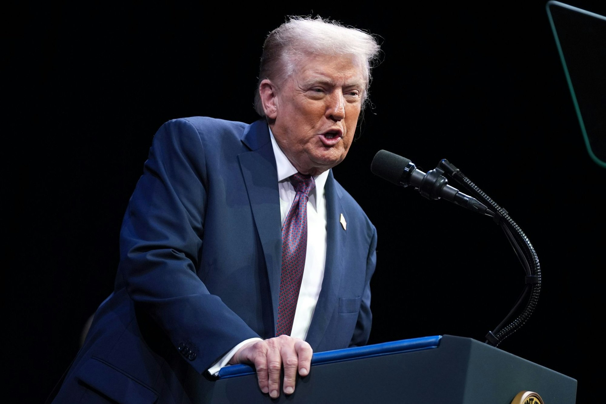 Die Kopie eines angeblichen Geburtstagsgrußes von Trump an Epstein macht Schlagzeilen.
