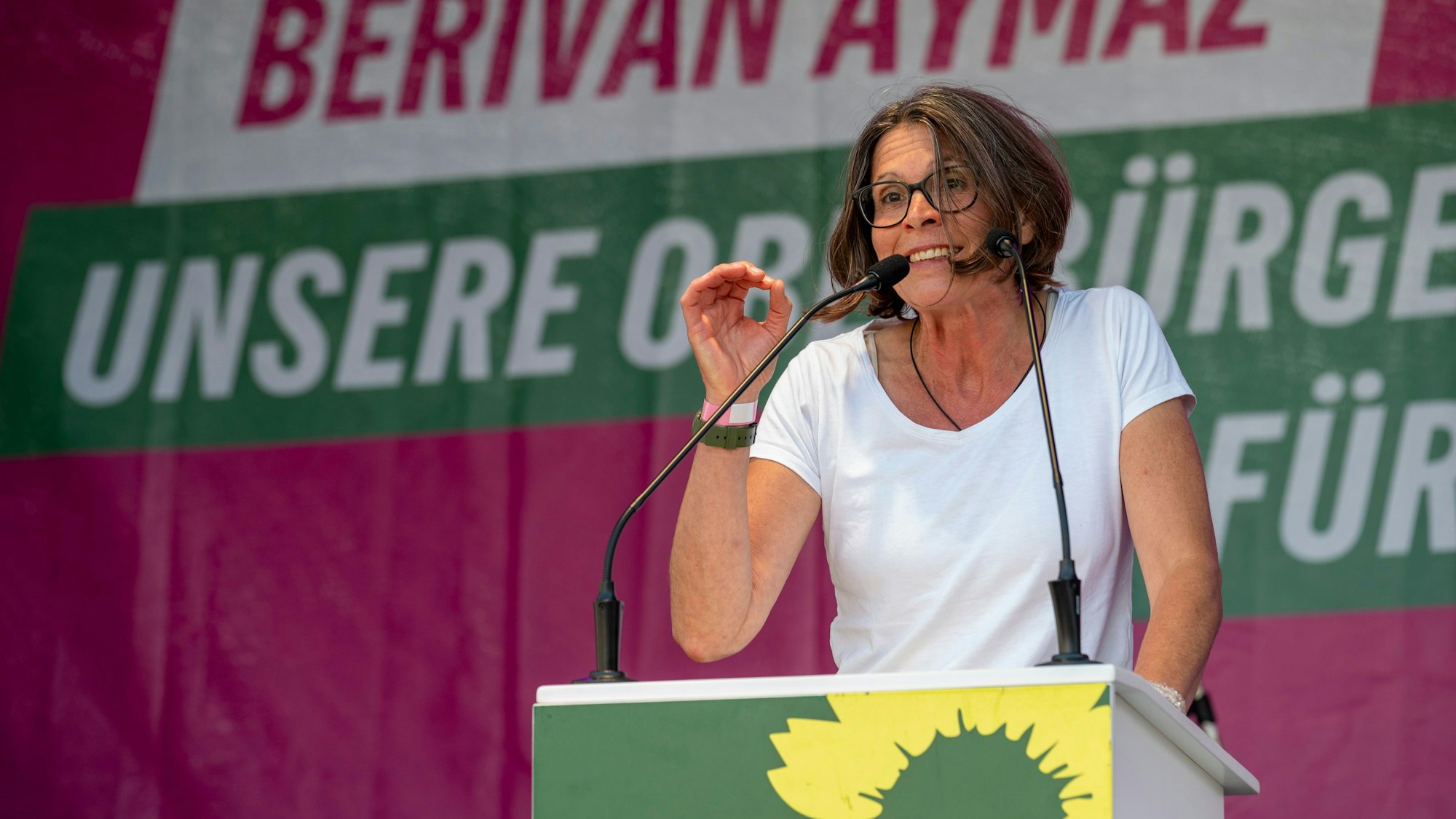 06.09.2025, Köln: Christiane Martin. Berivan Aymaz, Kandidatin der Partei Bündnis 90/Die Grünen, bei ihrem Wahlkampfhöhepunkt unter dem Motto "Musik – Kultur – Politik. Für die Stadt mit Herz" auf dem Neptunplatz. Foto: Uwe Weiser
