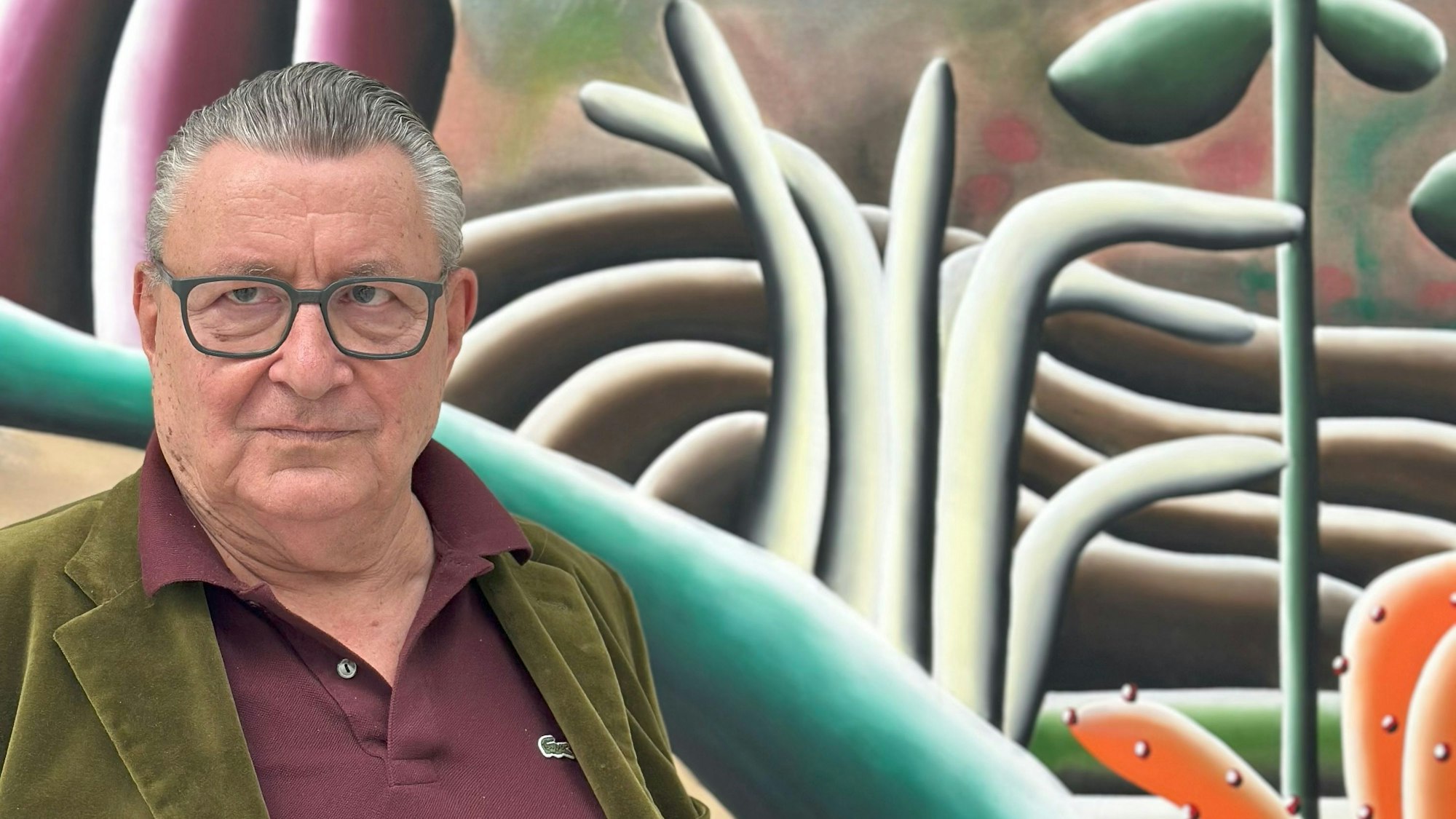 Andreas Schulze steht vor einem seiner Gemälde.