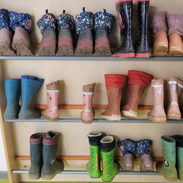 Eltern zeigen Wege, wie auf den Fachkräftemangel in den Kitas reagiert werden kann.