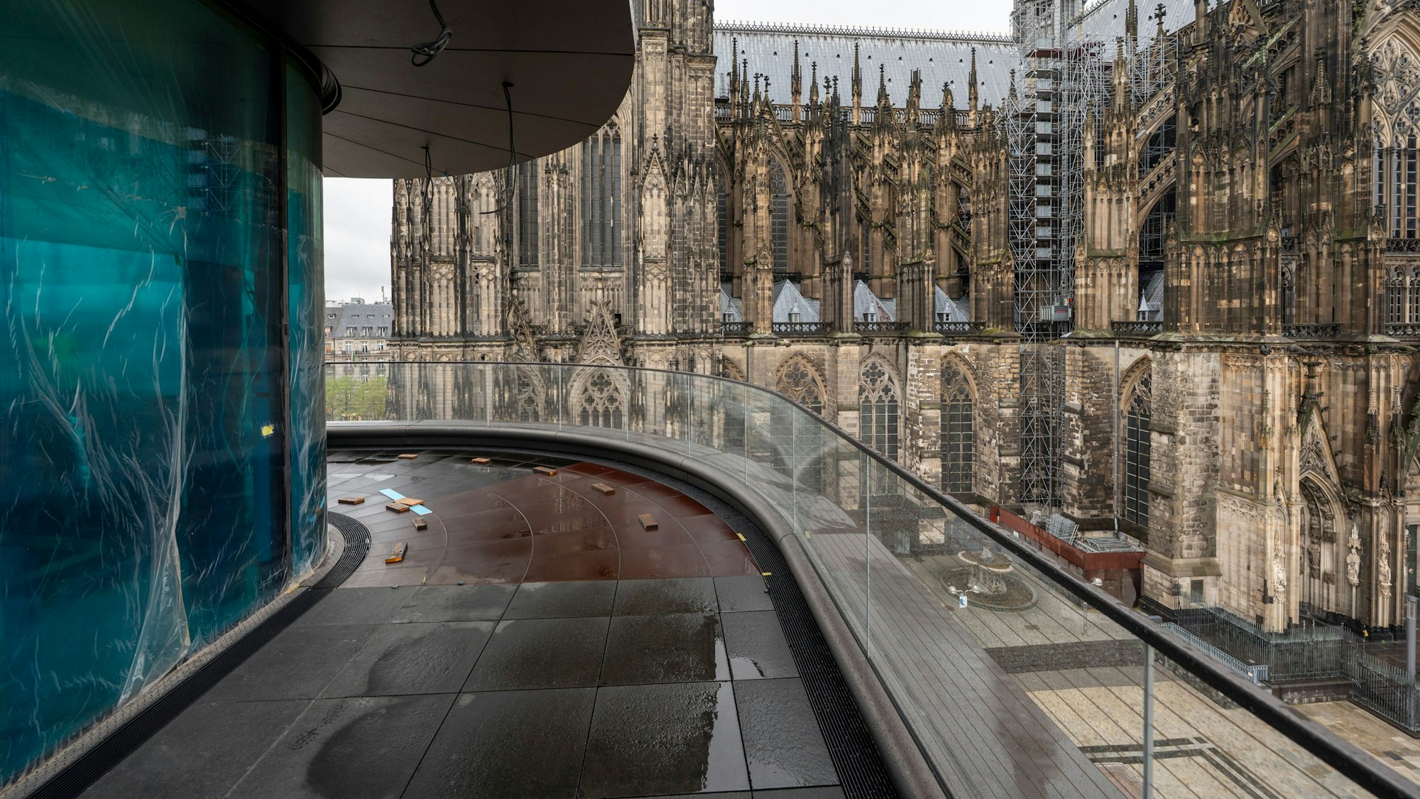 Mit Blick auf den Dom: Das neue Staffelgeschoss des Dom-Hotels.