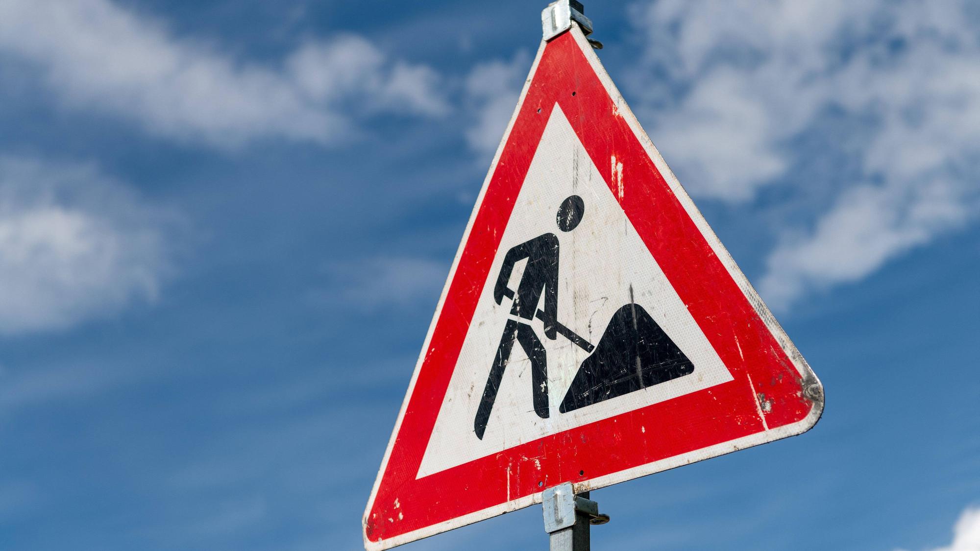 Die Kreisstraße 7 (Oberlandscheid) wird am Donnerstag, 17. September, ab 5 Uhr bis etwa 9 Uhr auf dem Abschnitt hinter der Abzweigung zu den Häusern Oberlandscheid 11 bis 21 bis zur Zufahrt zur Kita Sträßchen komplett gesperrt.