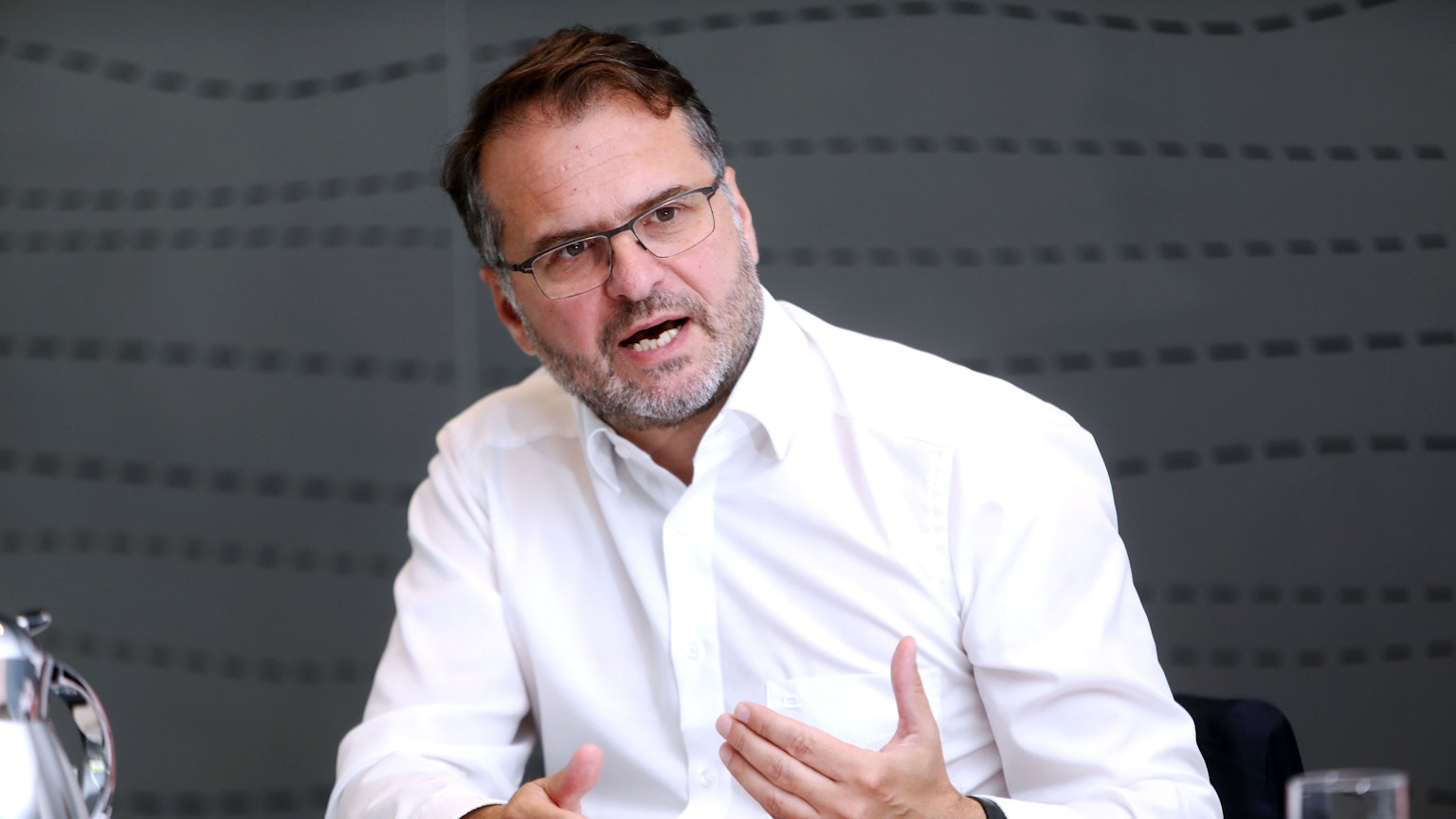 Andreas Feicht, Chef der Rhein-Energie, war mit Wirtschaftsministerin Reiche in Katar.