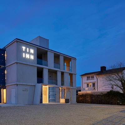 Das Bild zeigt ein Tin-Inn-Hotel an einem anderen Standort.