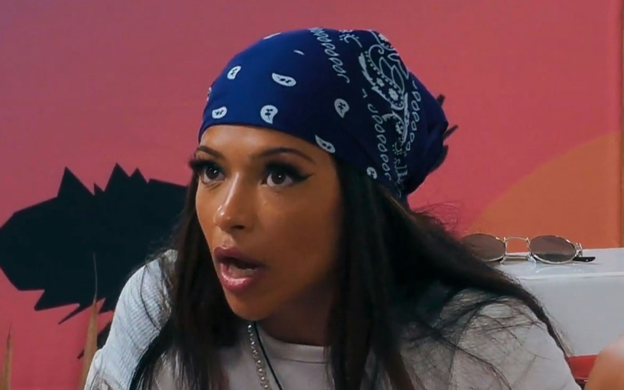 Hati zofft sich heftig mit ihrem Ex-Flirt Calvin O. (Bild: RTL)