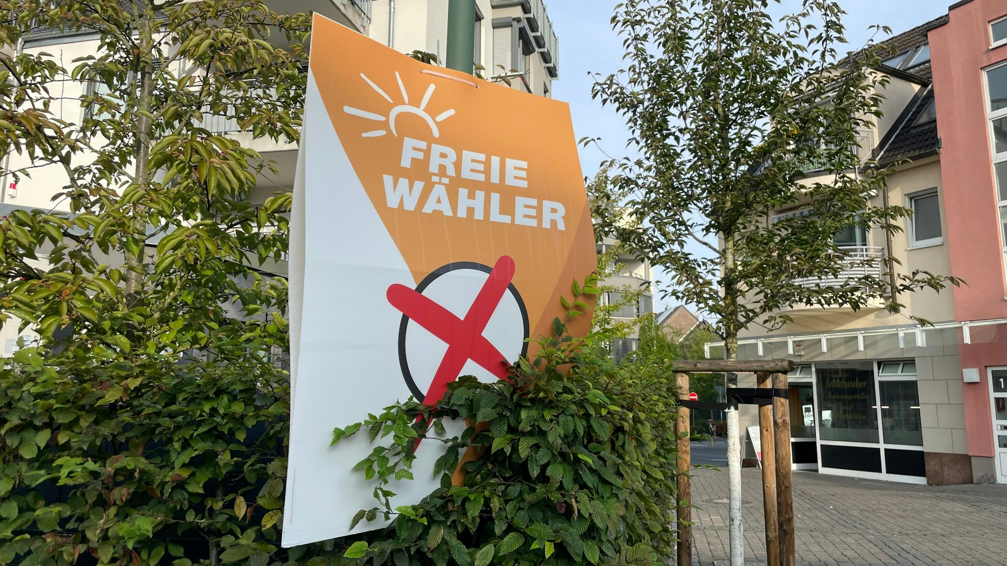 Die Freien Wähler kritisieren, dass Bebauungspläne immer an dieselben „wenigen“ Unternehmen gingen.