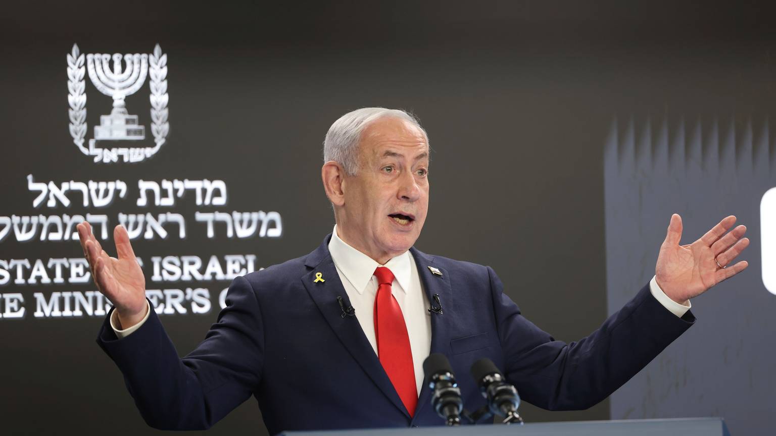 Der israelische Ministerpräsident Benjamin Netanjahu spricht während einer Pressekonferenz in Jerusalem.