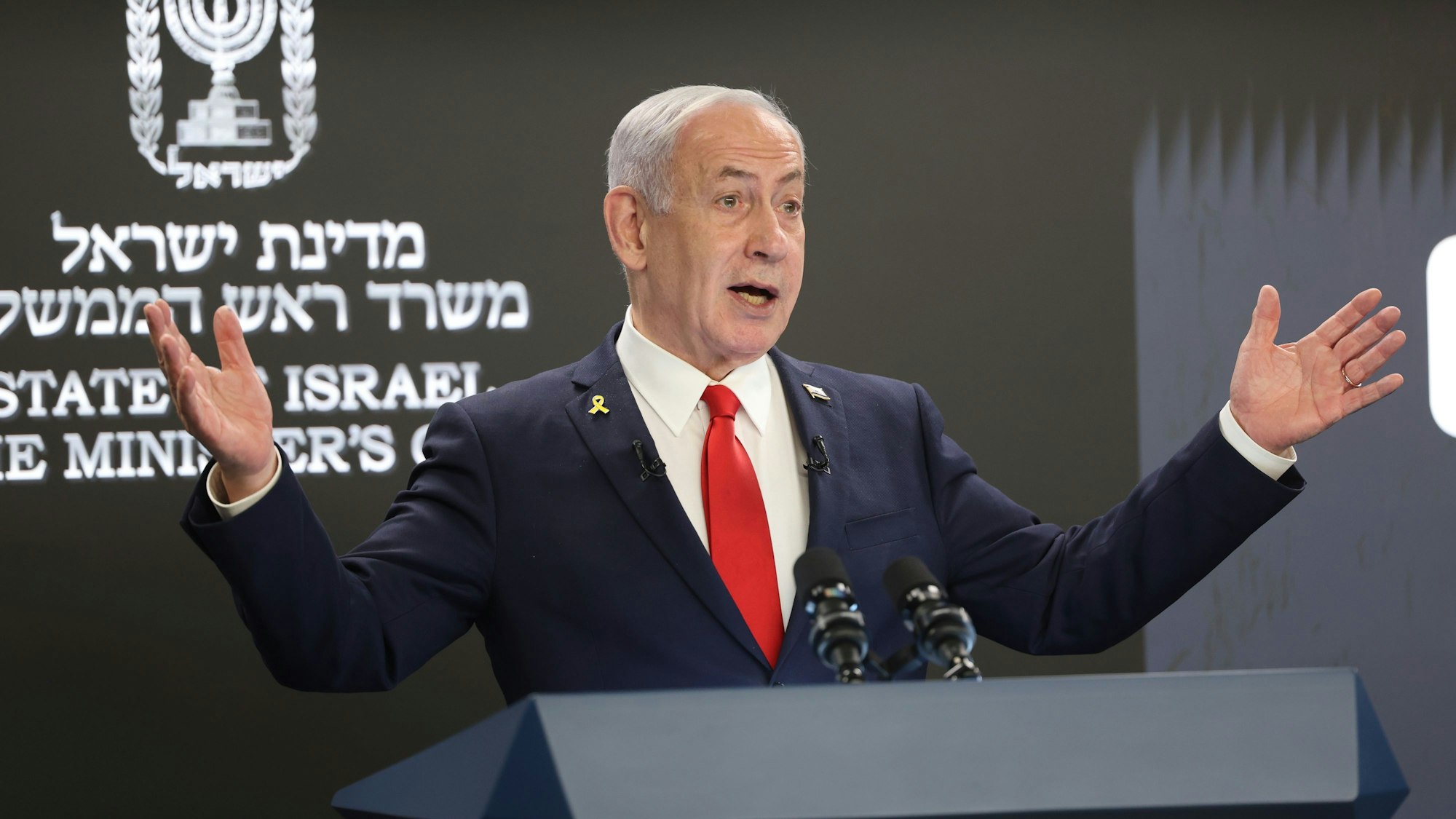 Der israelische Ministerpräsident Benjamin Netanjahu spricht während einer Pressekonferenz in Jerusalem.