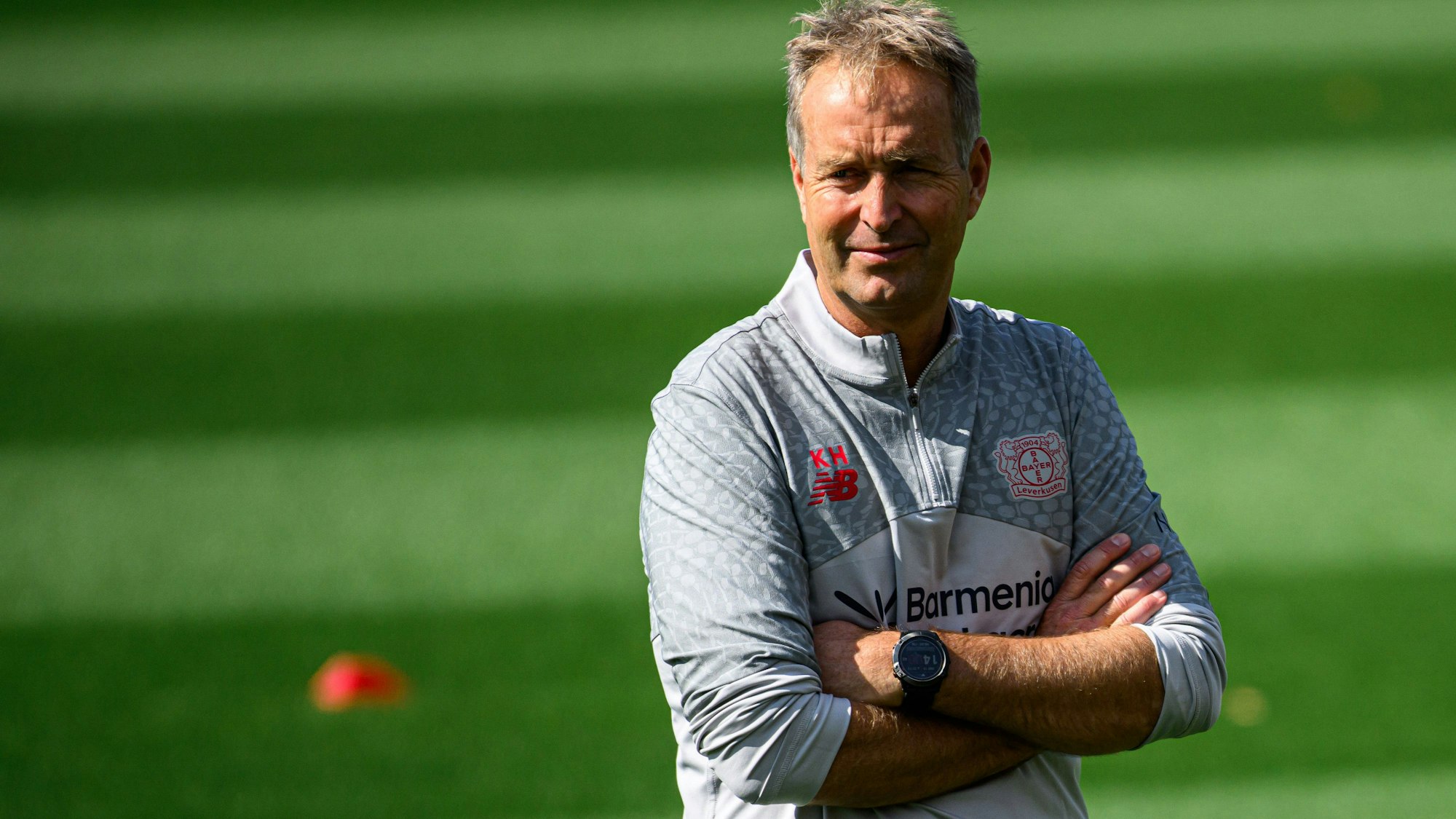 Kasper Hjulmand bei seiner ersten Einheit als Bayer-Trainer am Mittwoch.