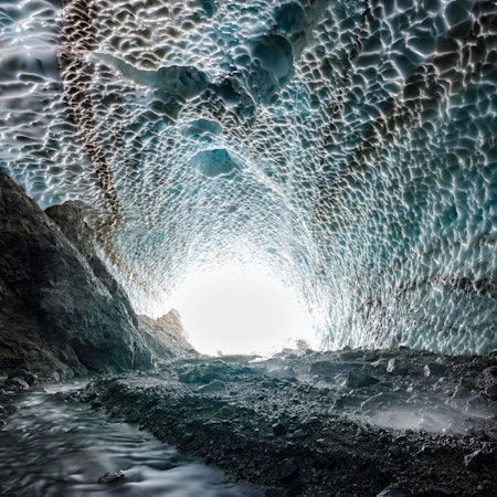 Eiskapelle mit Schmelzwasserbach, Eisfeld am Fuß der Watzmann-Ostwand, Nationalpark Berchtesgaden, Watzmann, Schönau am Königssee, Oberbayern, Bayern, Deutschland, Europa *** Ice chapel with meltwater stream, ice field at the foot of the Watzmann east face, Berchtesgaden National Park, Watzmann, Schönau am Königssee, Upper Bavaria, Bavaria, Germany, Europe Copyright: imageBROKER/HerbertxBerger ibxheb05907221.jpg Bitte beachten Sie die gesetzlichen Bestimmungen des deutschen Urheberrechtes hinsichtlich der Namensnennung des Fotografen im direkten Umfeld der Veröffentlichung!