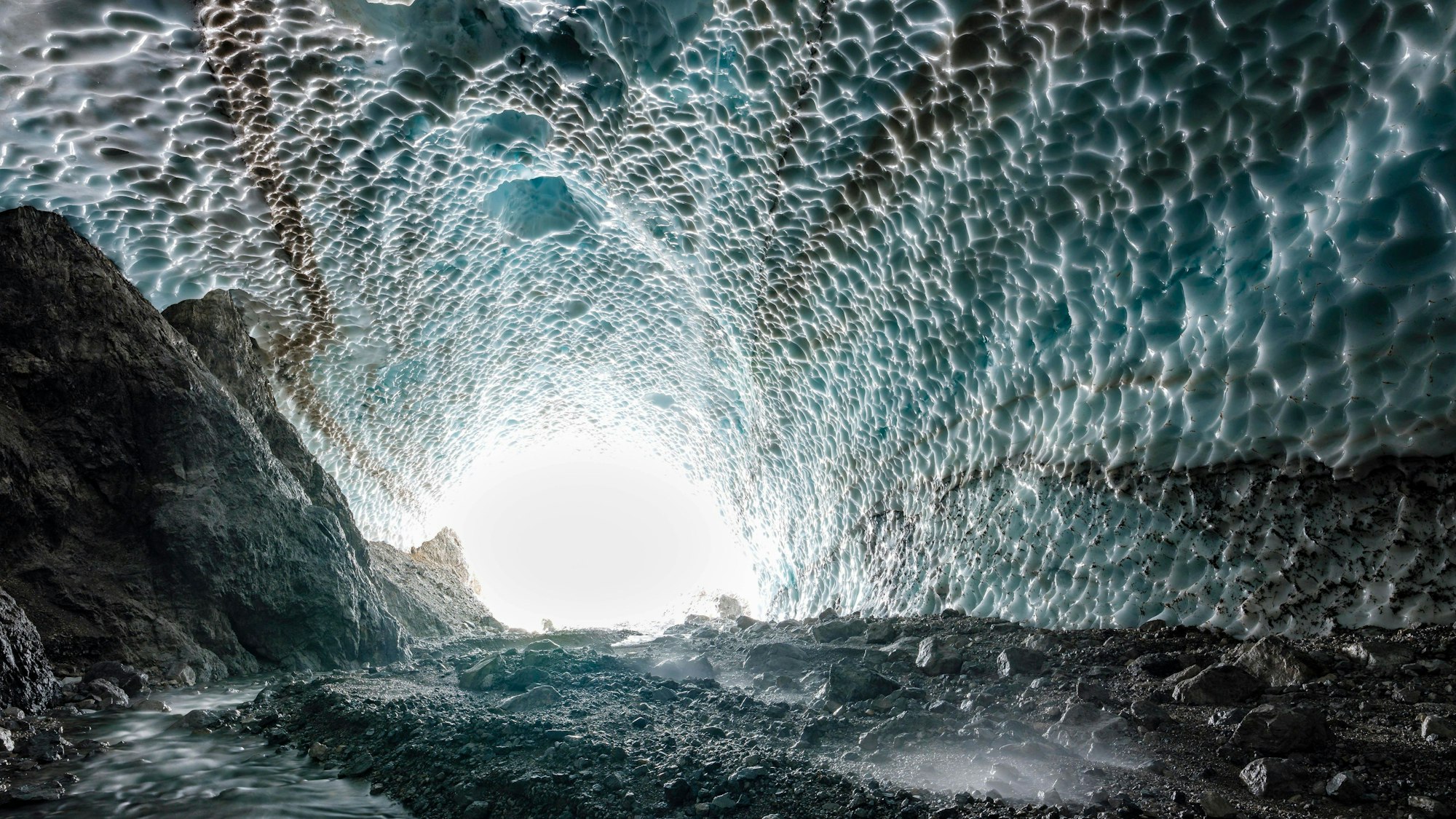 Eiskapelle mit Schmelzwasserbach, Eisfeld am Fuß der Watzmann-Ostwand, Nationalpark Berchtesgaden, Watzmann, Schönau am Königssee, Oberbayern, Bayern, Deutschland, Europa *** Ice chapel with meltwater stream, ice field at the foot of the Watzmann east face, Berchtesgaden National Park, Watzmann, Schönau am Königssee, Upper Bavaria, Bavaria, Germany, Europe Copyright: imageBROKER/HerbertxBerger ibxheb05907221.jpg Bitte beachten Sie die gesetzlichen Bestimmungen des deutschen Urheberrechtes hinsichtlich der Namensnennung des Fotografen im direkten Umfeld der Veröffentlichung!