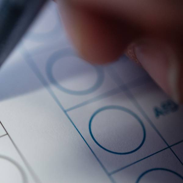 Noch unentschlossen, welche Partei Sie bei der Kommunalwahl wählen sollen? Online-Wahlhilfen können die Wahlentscheidung erleichtern. (Symbolbild)