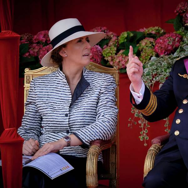Prinzessin Claire und Prinz Laurent reden miteinander.