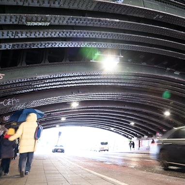 24.01.2025 Köln. Der Bahnübergang auf der Venloer Straße. Foto: Alexander Schwaiger