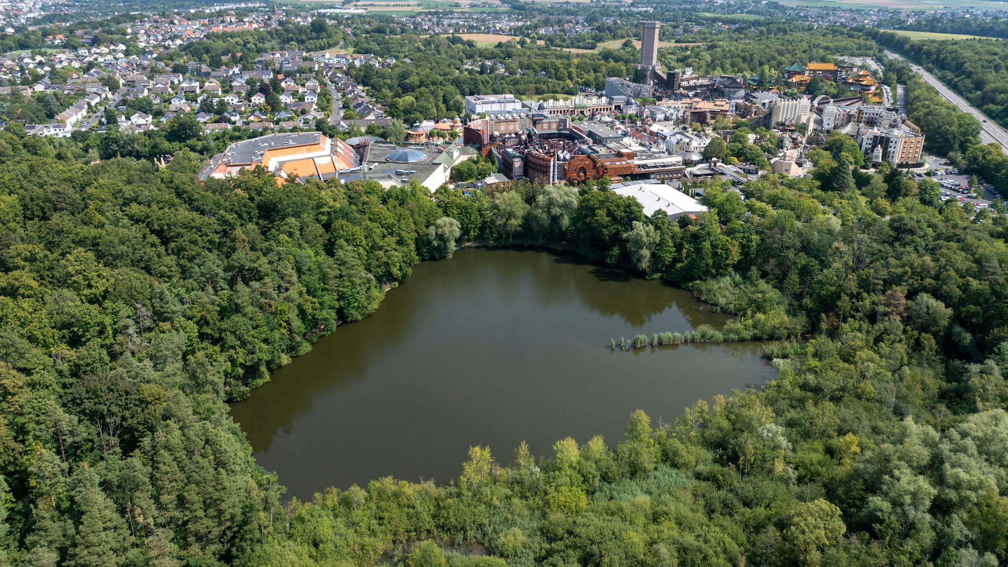 Das Phantasialand möchte eine Fläche neben dem Parkgelände bebauen. Das 14 Hektar große Gelände rund um den sogenannten „Ententeich“ ist derzeit noch ein Naturschutzgebiet.