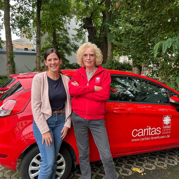 „Wir lieben unseren Beruf sehr“, so Petra Amberg und Anna-Katharina Müller, die beide in der Pflege bei der Caritas Leverkusen arbeiten.
