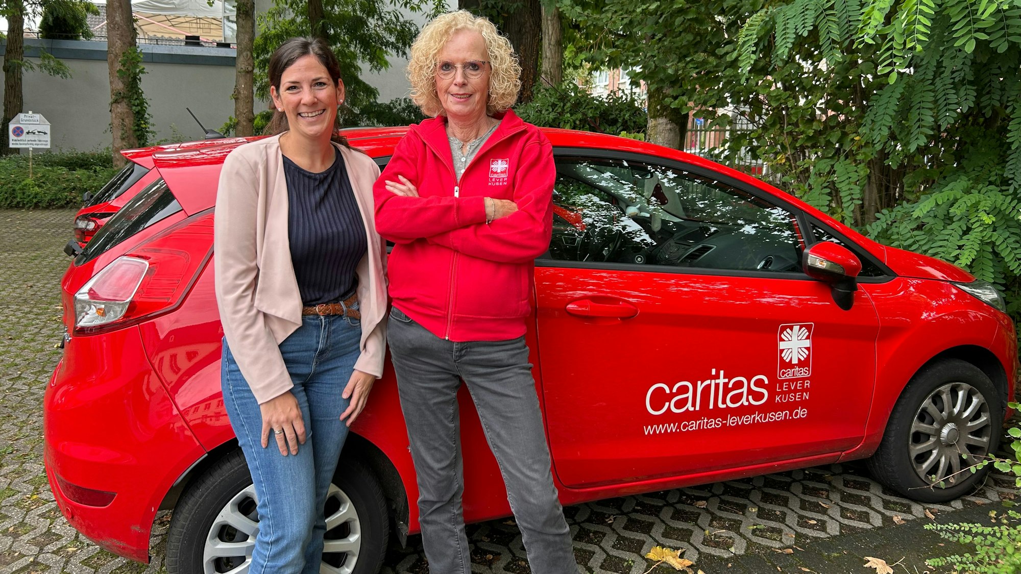 „Wir lieben unseren Beruf sehr“, so Petra Amberg und Anna-Katharina Müller, die beide in der Pflege bei der Caritas Leverkusen arbeiten.