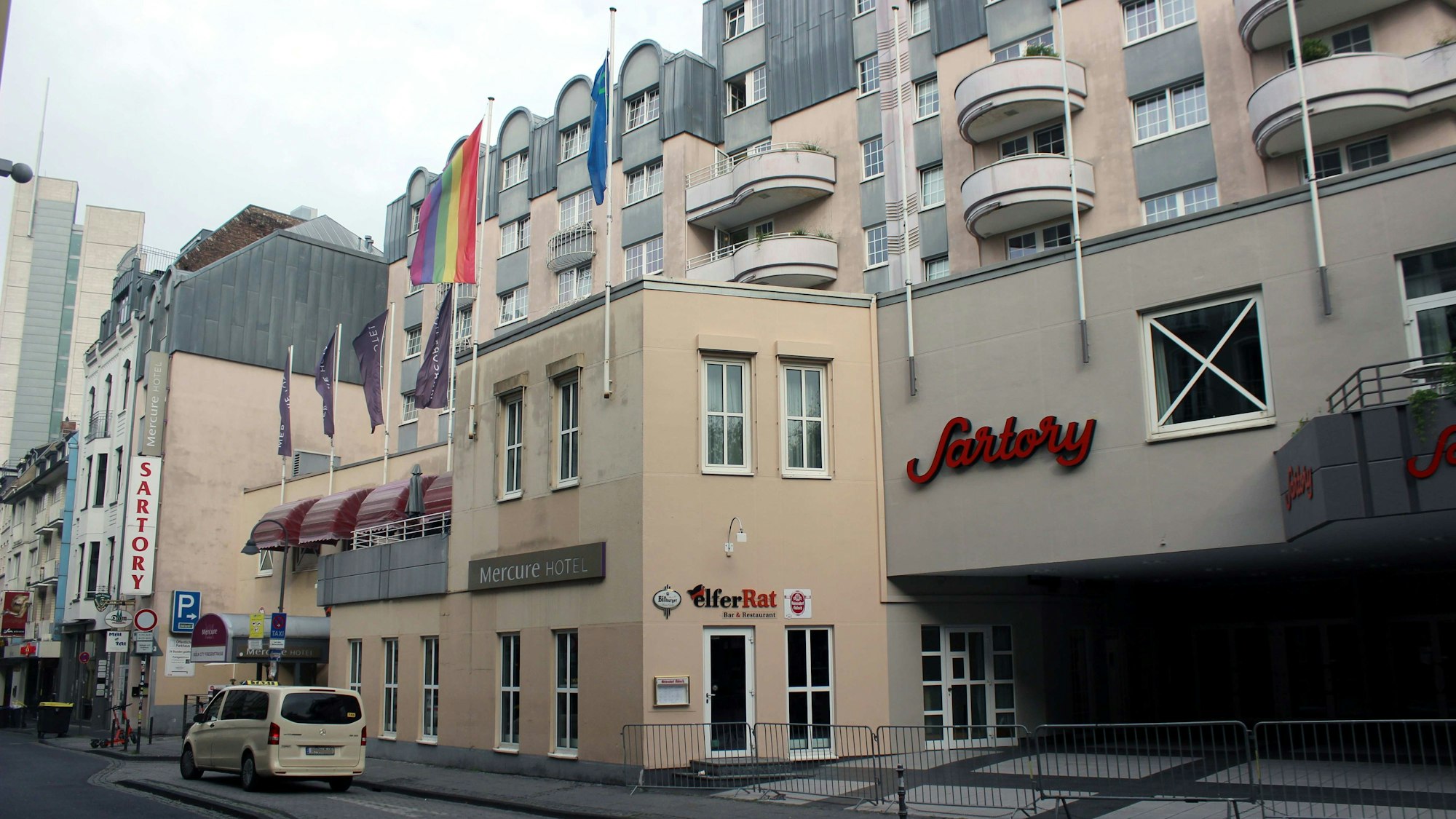 An der Stelle des „Groß-Köln“ befinden sich seit 1948 die „Sartory-Säle“.