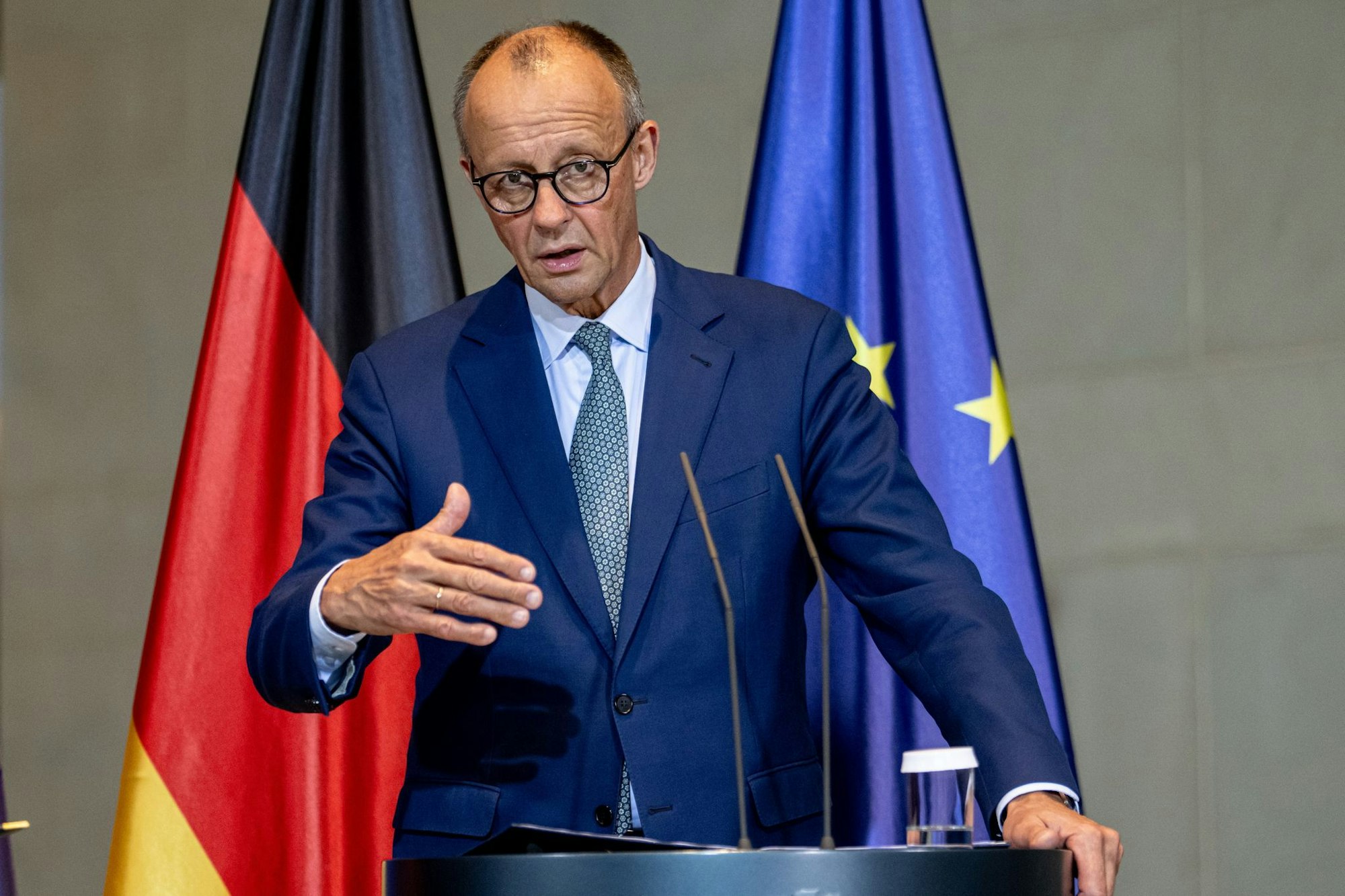 Bundeskanzler Merz will sich noch nicht zu Israel-Sanktionen positionieren.