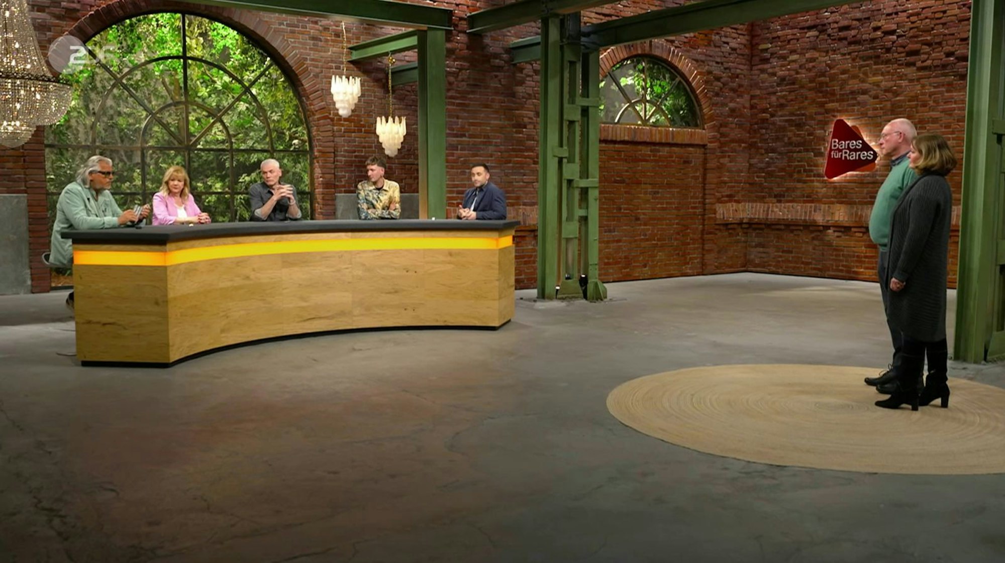 Mit einem Schätzpreis von bis zu 4.000 Euro schickte der Experte die Verkäufer in den Händlerraum. (Bild: ZDF)