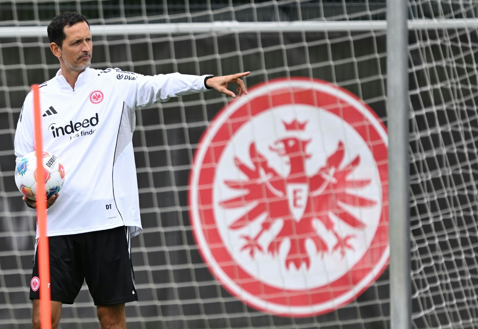 Verfolgt mit der Eintracht in dieser Saison hohe Ziele: Trainer Dino Toppmöller.