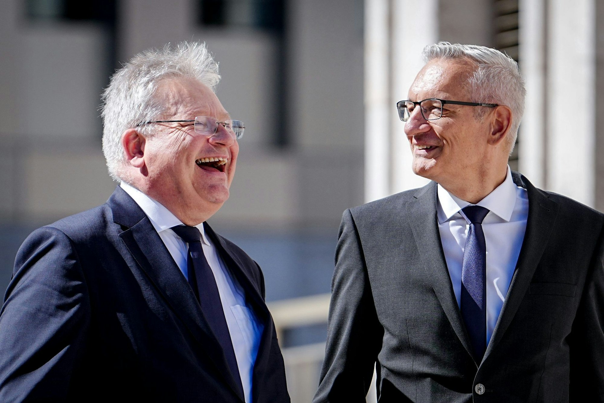 Der neue BND-Präsident Martin Jäger mit seinem Vorgänger Bruno Kahl, der nach neun Jahren im Amt auf eigenen Wunsch für Deutschland an den Heiligen Stuhl in Rom wechselt.