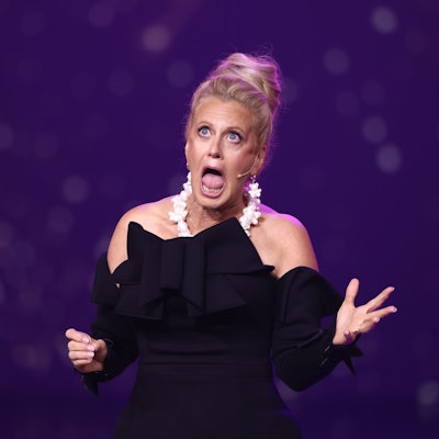 Barbara Schöneberger macht eine Grimasse.