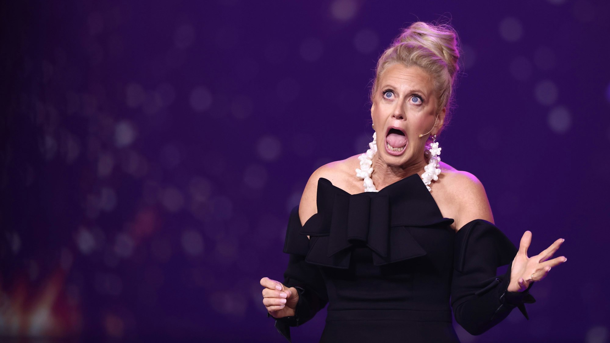 Barbara Schöneberger macht eine Grimasse.