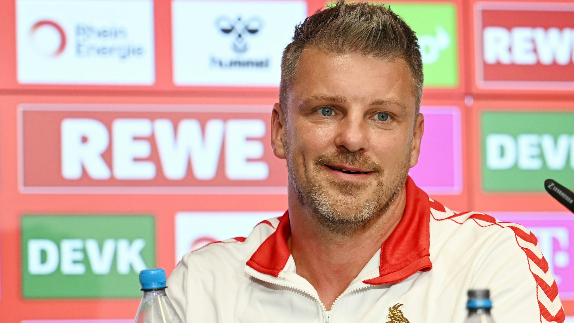 Lukas Kwasniok auf der PK vor dem Spiel gegen Wolfsburg.
