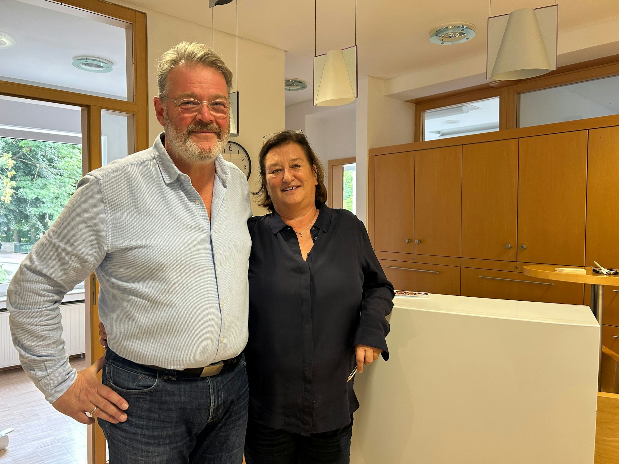 Stefan Bollert (61), Geschäftsführer der„Active Care GmbH“, führt mit seiner Frau Ilona (63, ausgebildete Krankenschwester) seit August den Alltagshilfedienst „Homecare“ in Schlebusch.