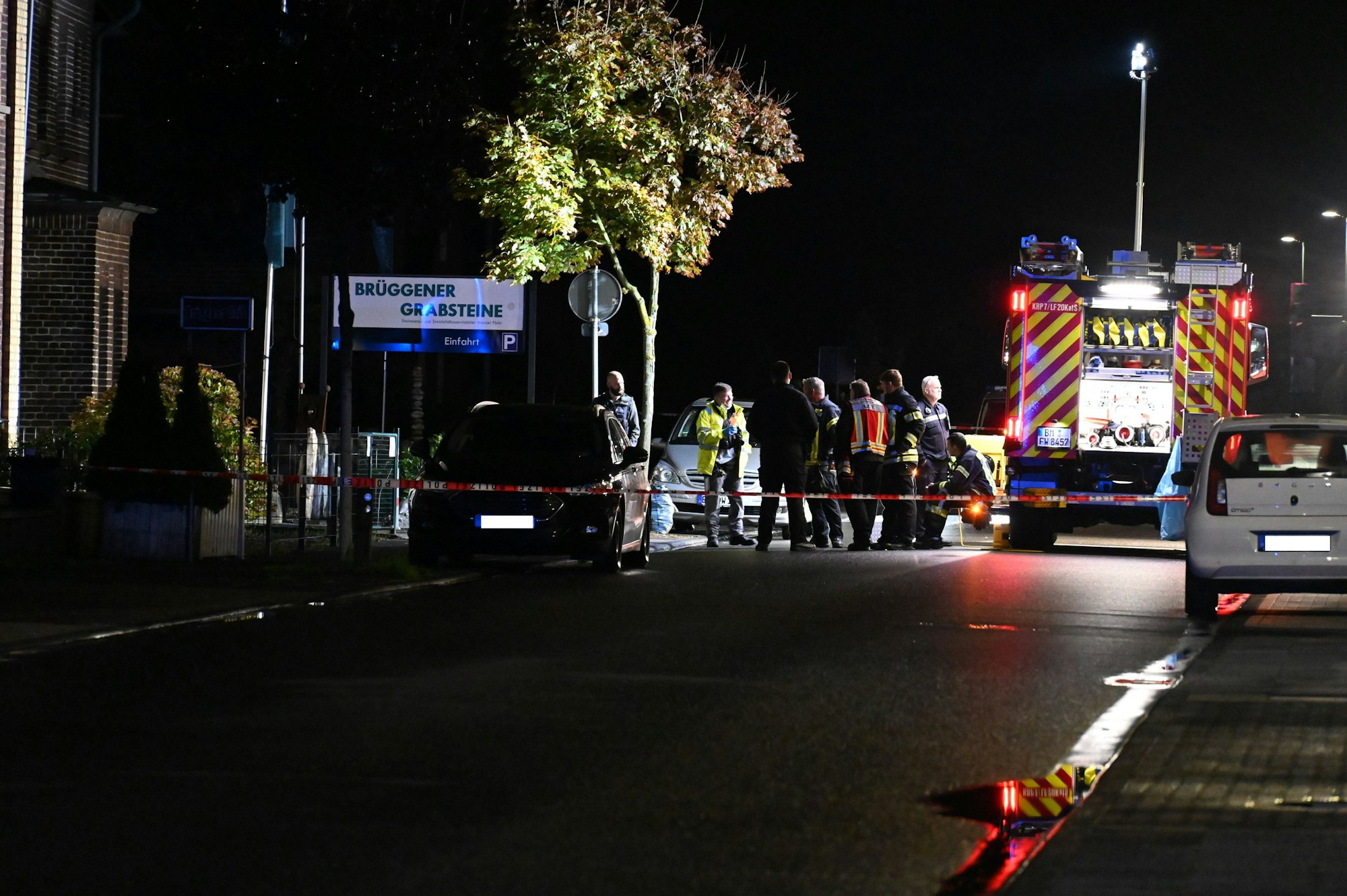 An der Heerstraße gab es für mehrere Stunden kein Durchkommen. Die Polizei sicherte Spuren.
